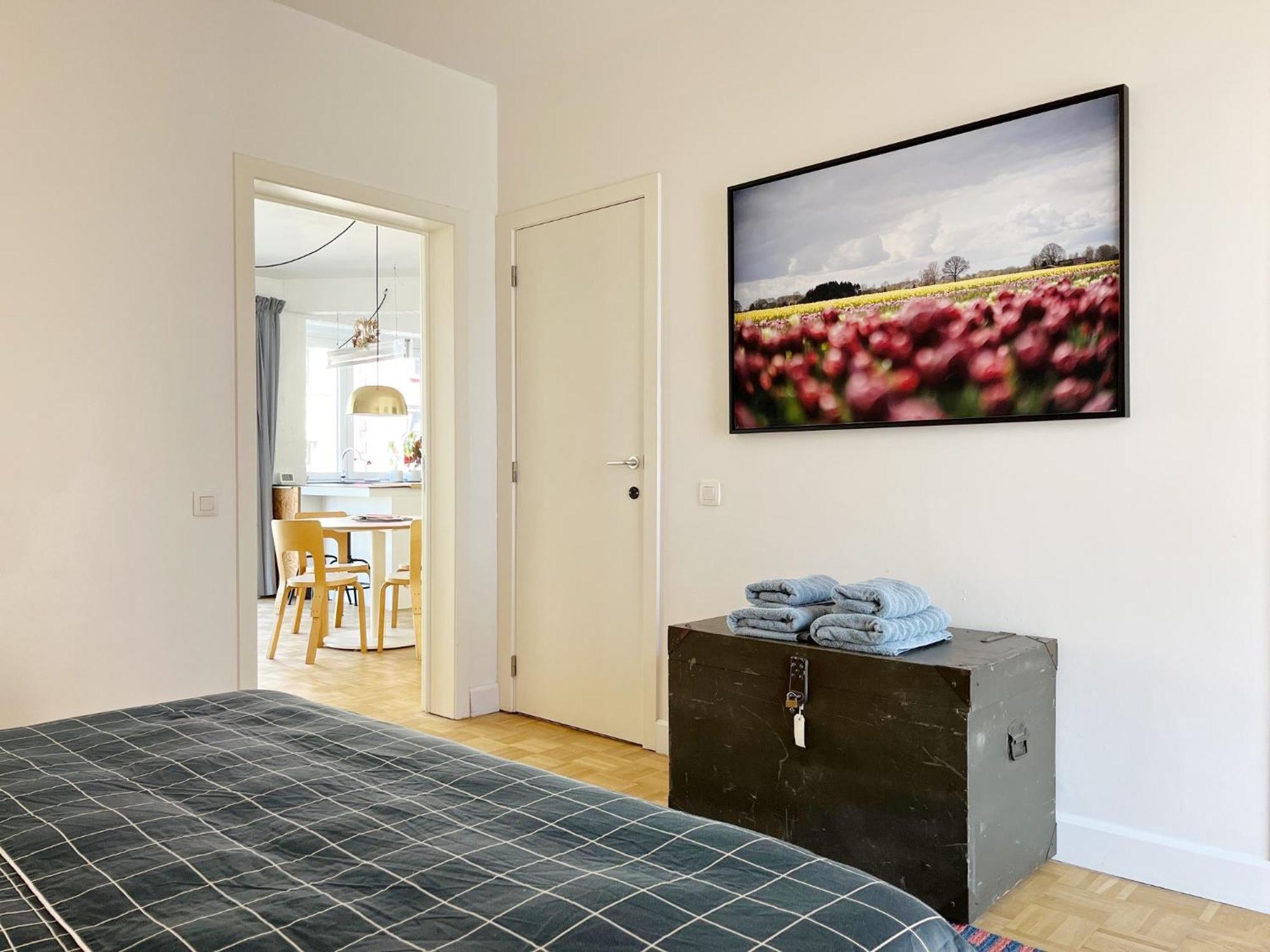Trendy & Sunny In Apartment